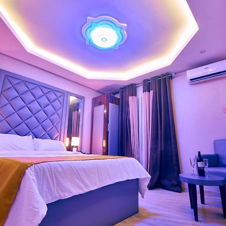 Double M Exquisite Suites And Lounge Lekki Ogombo Exteriör bild