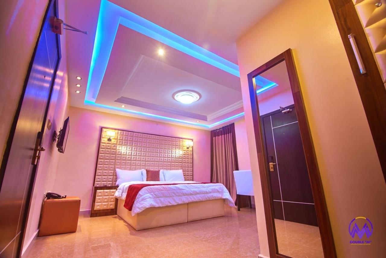 Double M Exquisite Suites And Lounge Lekki Ogombo Exteriör bild