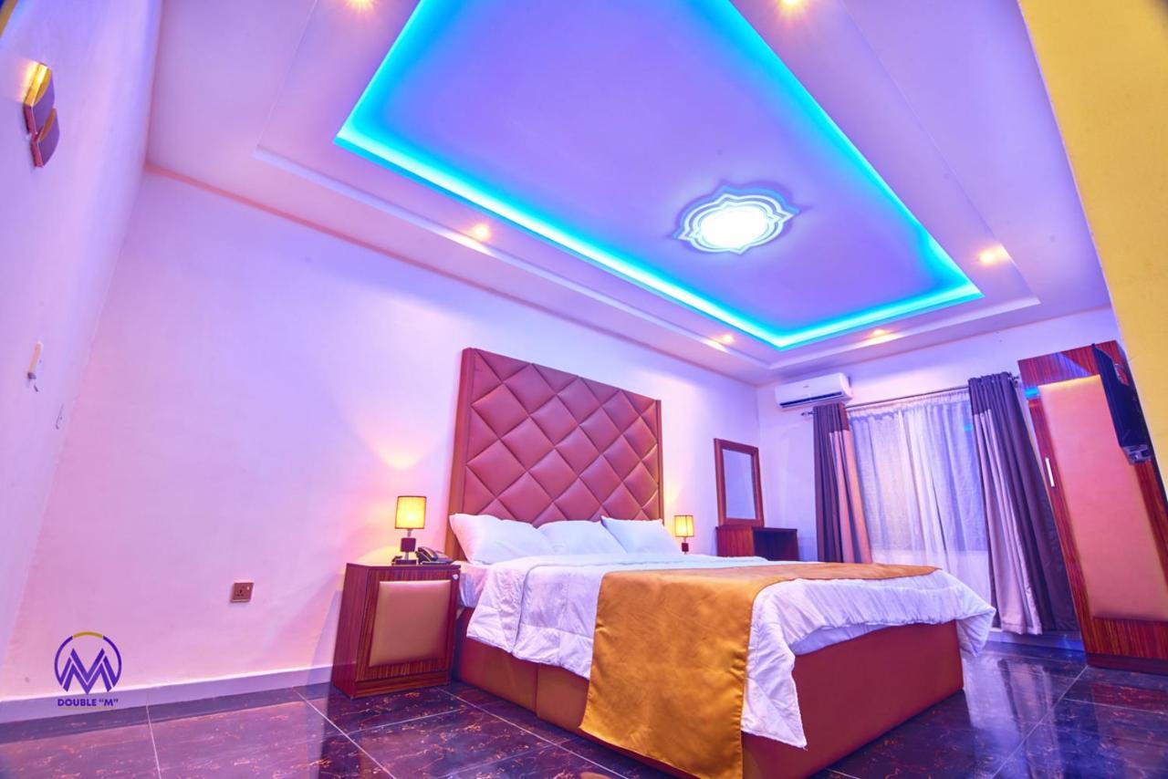 Double M Exquisite Suites And Lounge Lekki Ogombo Exteriör bild
