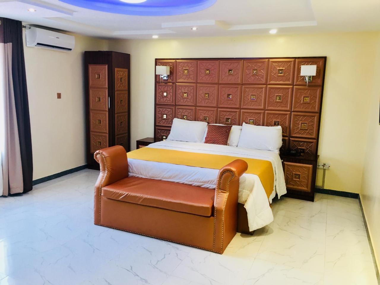 Double M Exquisite Suites And Lounge Lekki Ogombo Exteriör bild