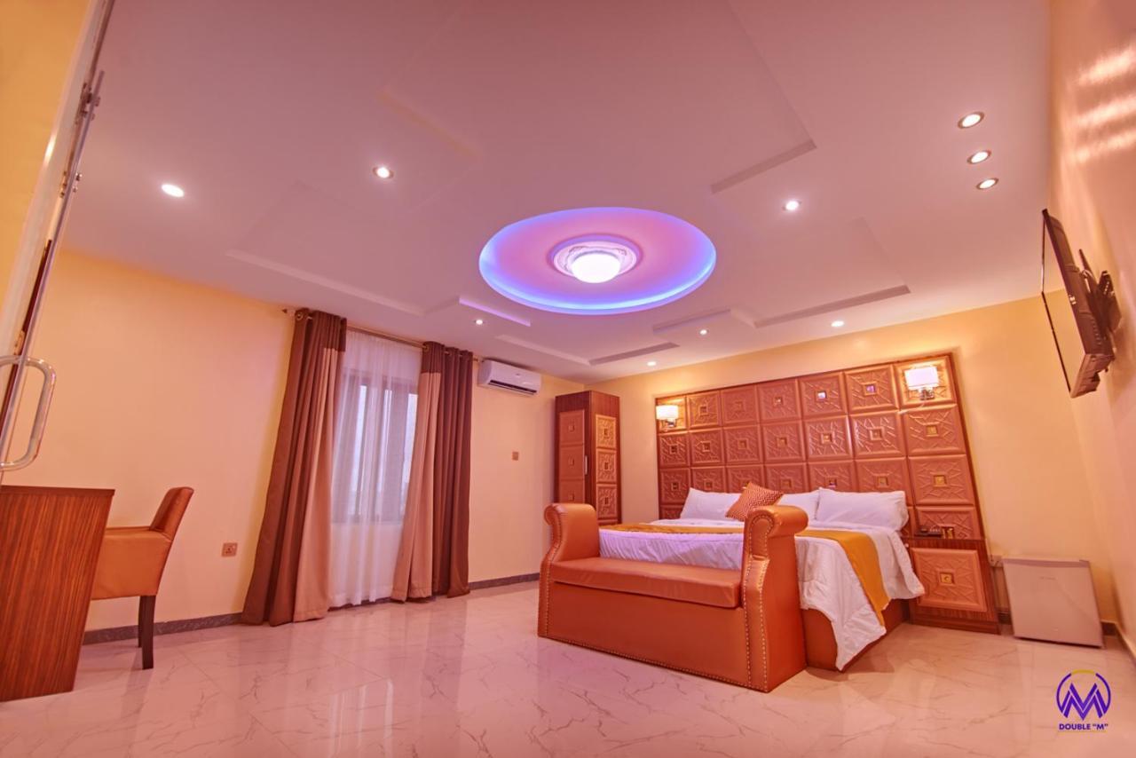 Double M Exquisite Suites And Lounge Lekki Ogombo Exteriör bild