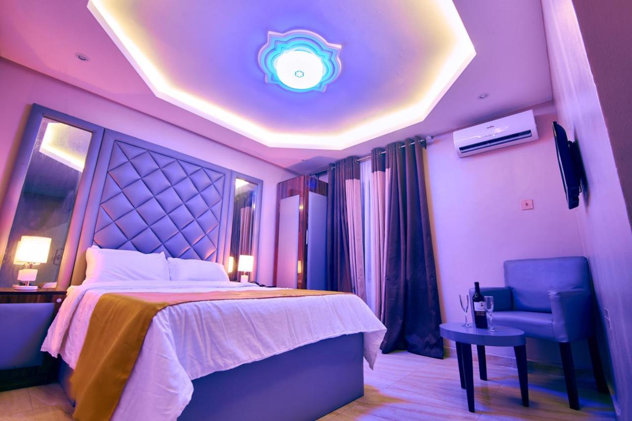 Double M Exquisite Suites And Lounge Lekki Ogombo Exteriör bild