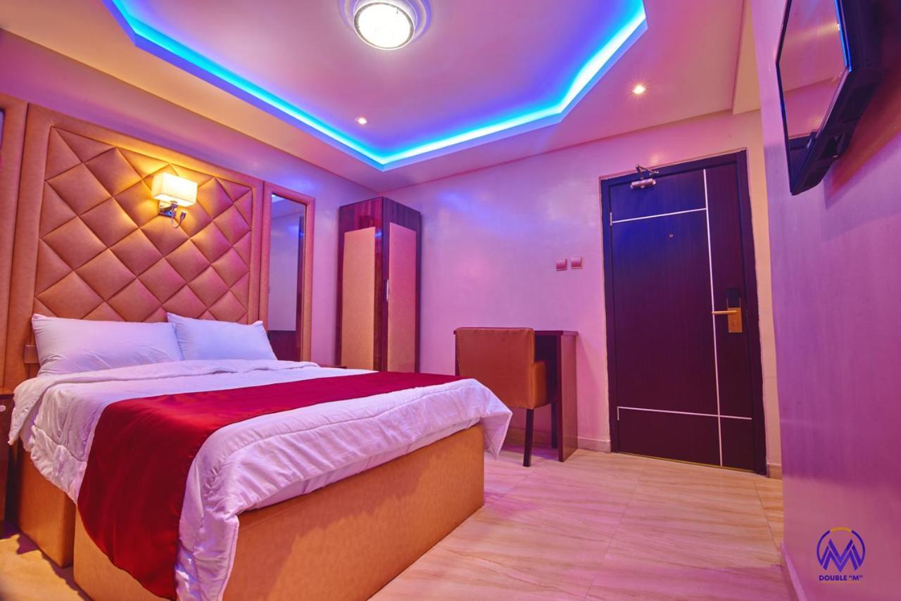 Double M Exquisite Suites And Lounge Lekki Ogombo Exteriör bild